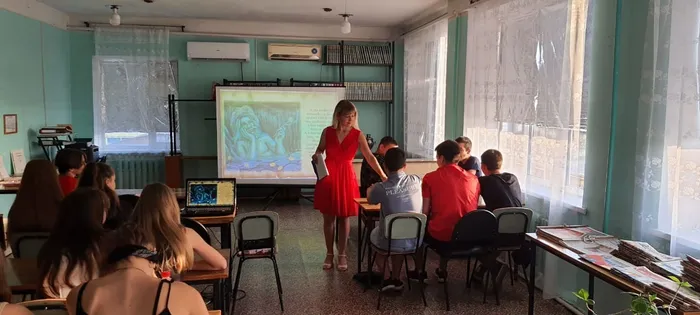 oqnSIhIqqJE.jpg