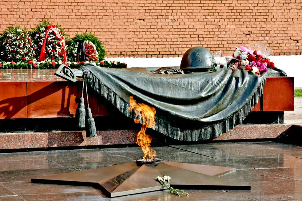 den-za-dnem-3-dekabrya-mezhdunarodnyj-den-invalidov-i-den-neizvestnogo-soldata-v-rossii-2